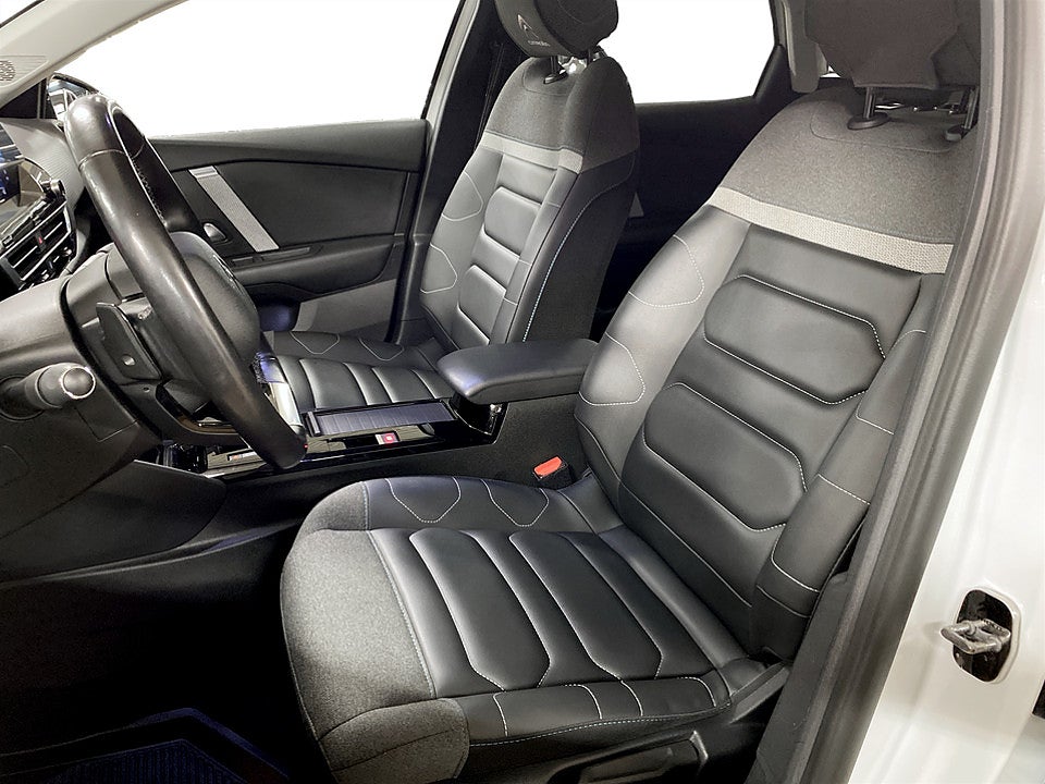 Bild på Citroën C4 Shine 1.2 PT 155hk Aut B-KAMERA CARPLAY