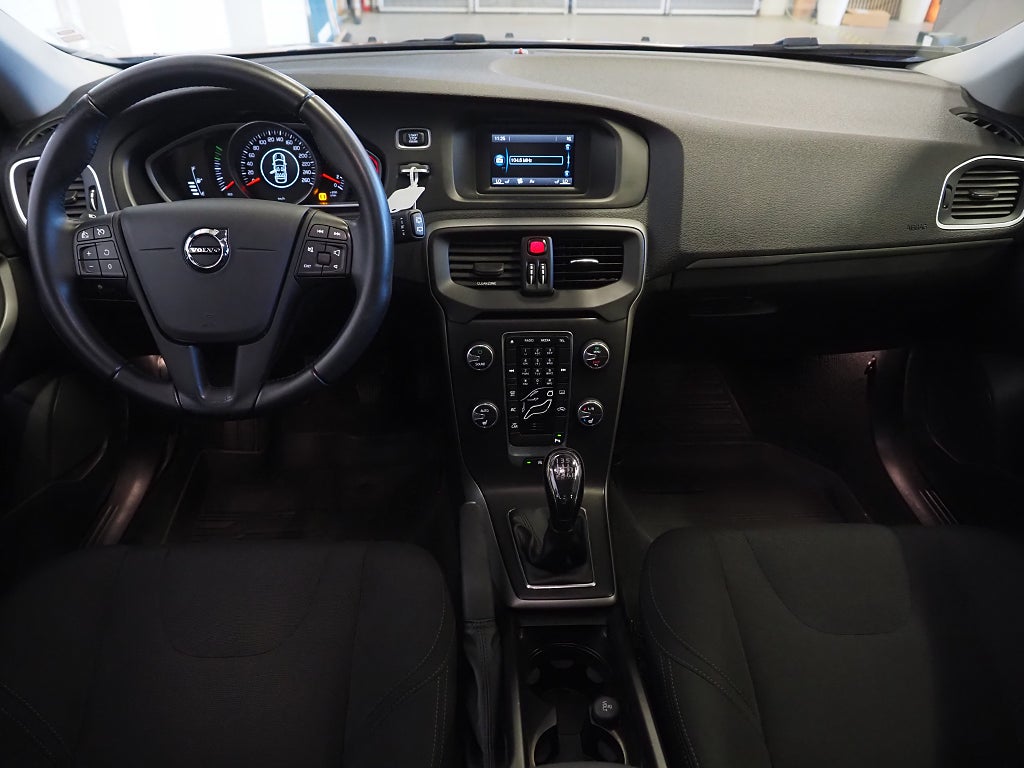 Volvo V40 T2 122hk Kinetic Parkeringssensorer Kamrem bytt 2017