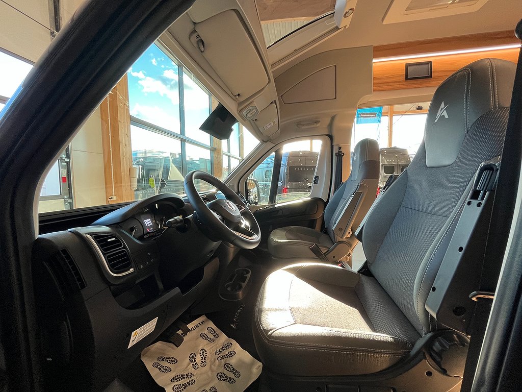 Affinity One 295 / Dragkrok / Litium / Solcell / Våningssäng - Affinity