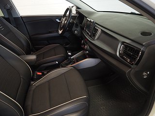 Halvkombi Kia Rio 9 av 19