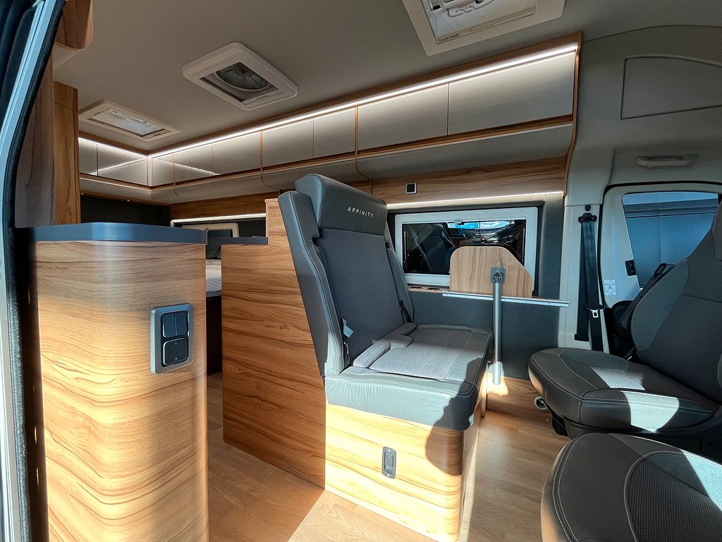 Affinity One 295 / Dragkrok / Litium / Solcell / Våningssäng - Affinity