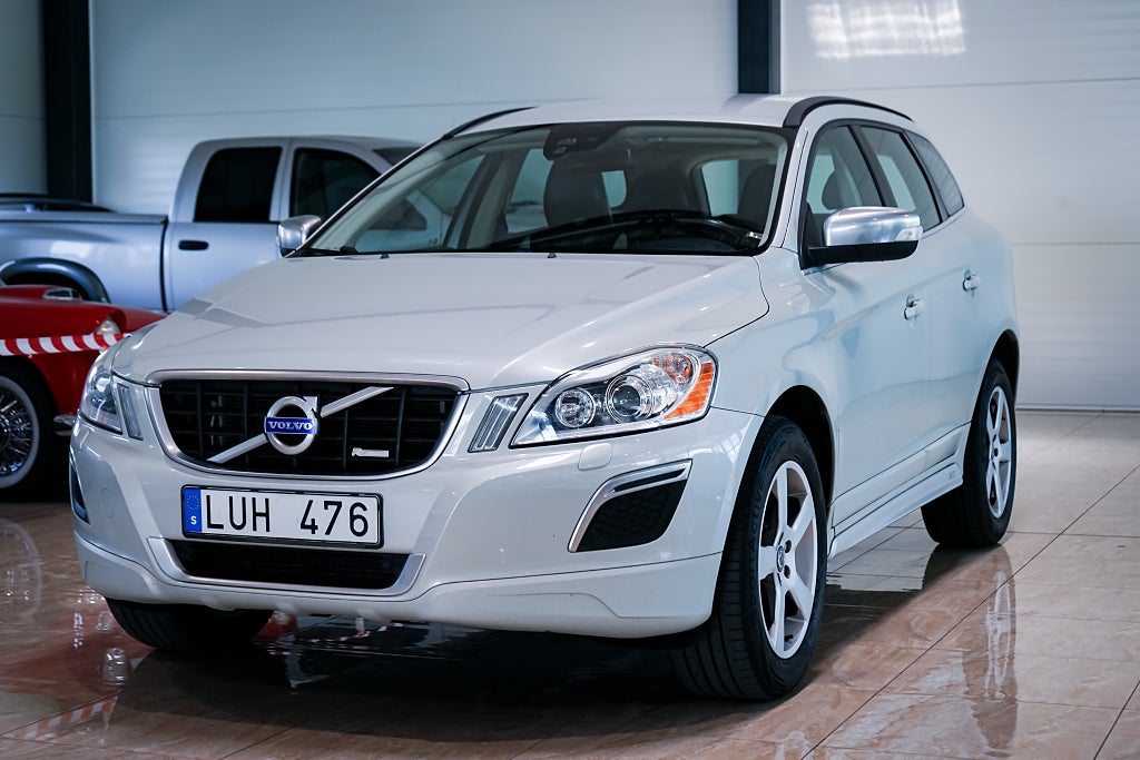 Volvo XC60 D3 AWD R-Design Momentum 163hk El stol Dragkrok 