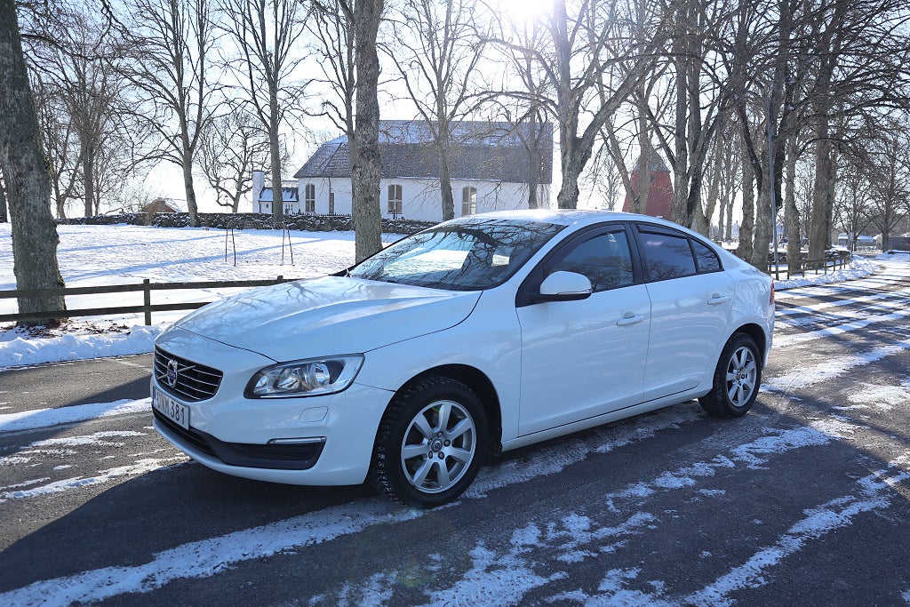 Volvo S60 T3 Kinetic Euro 5 Årsskatt: 756kr Motorvärmare