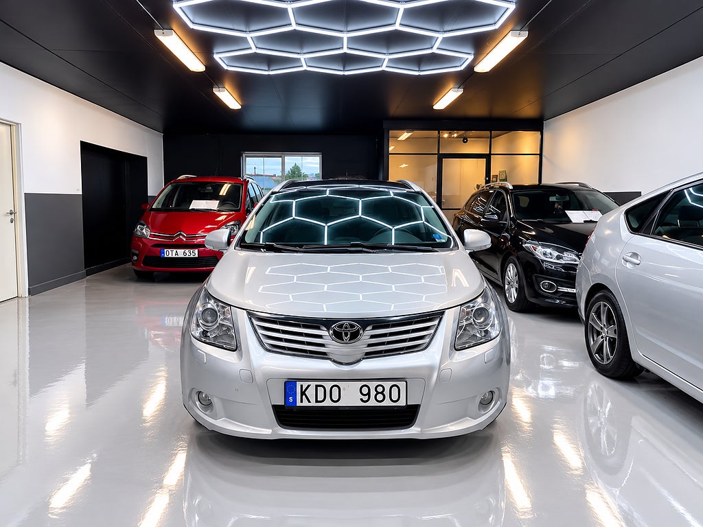 Toyota Avensis Kombi 1.8 Valvematic Multidrive S Business  Ny servat 