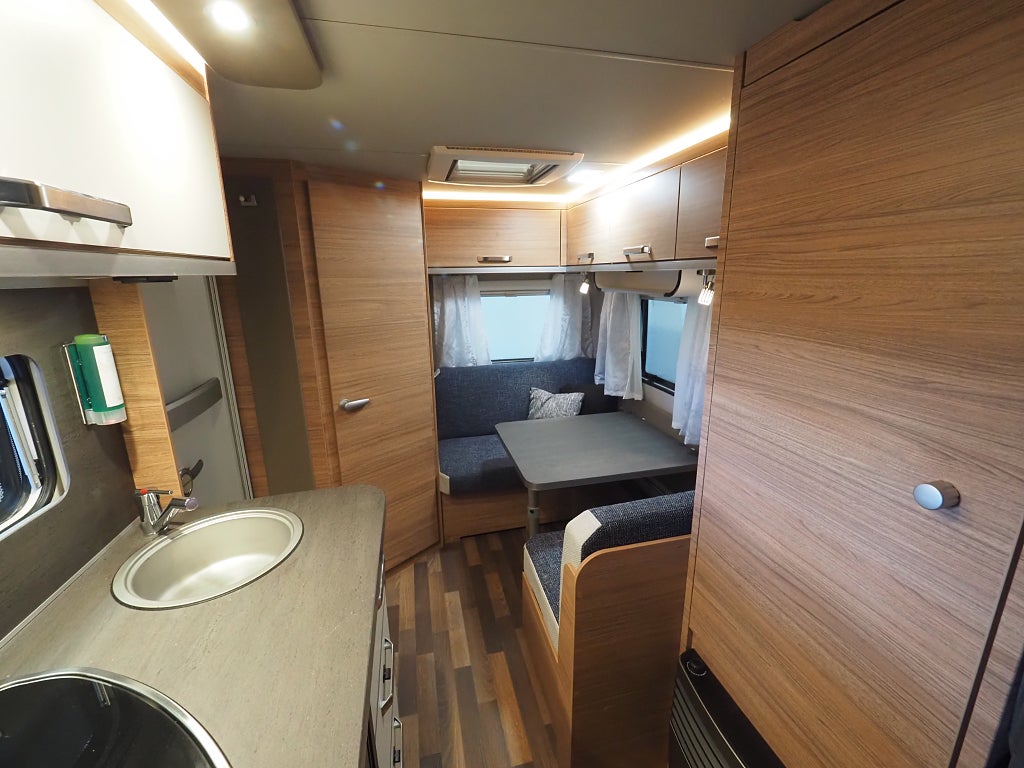 Weinsberg CaraOne 390 QD Golvvärme I Elpatron I 1100kg