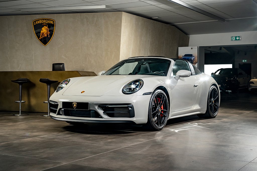 Porsche 911 Targa 4 GTS PDK / 