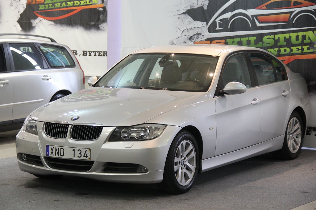 BMW 325 i SEDAN AUTOMAT ADVANTAGE, COMFORT 218HK NY BESIKTAD NY SERVAD