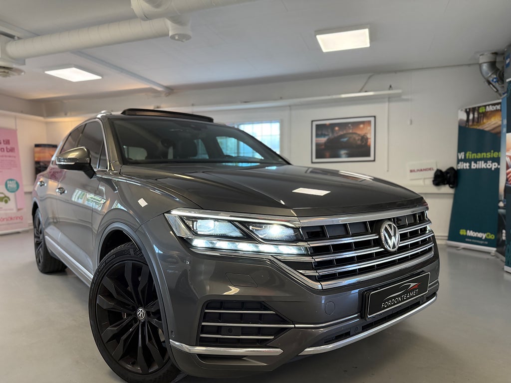 Volkswagen Touareg 3.0 // R LINE  //  ** Fullutrustad ** Panorama**Moms Avdrgasbar 