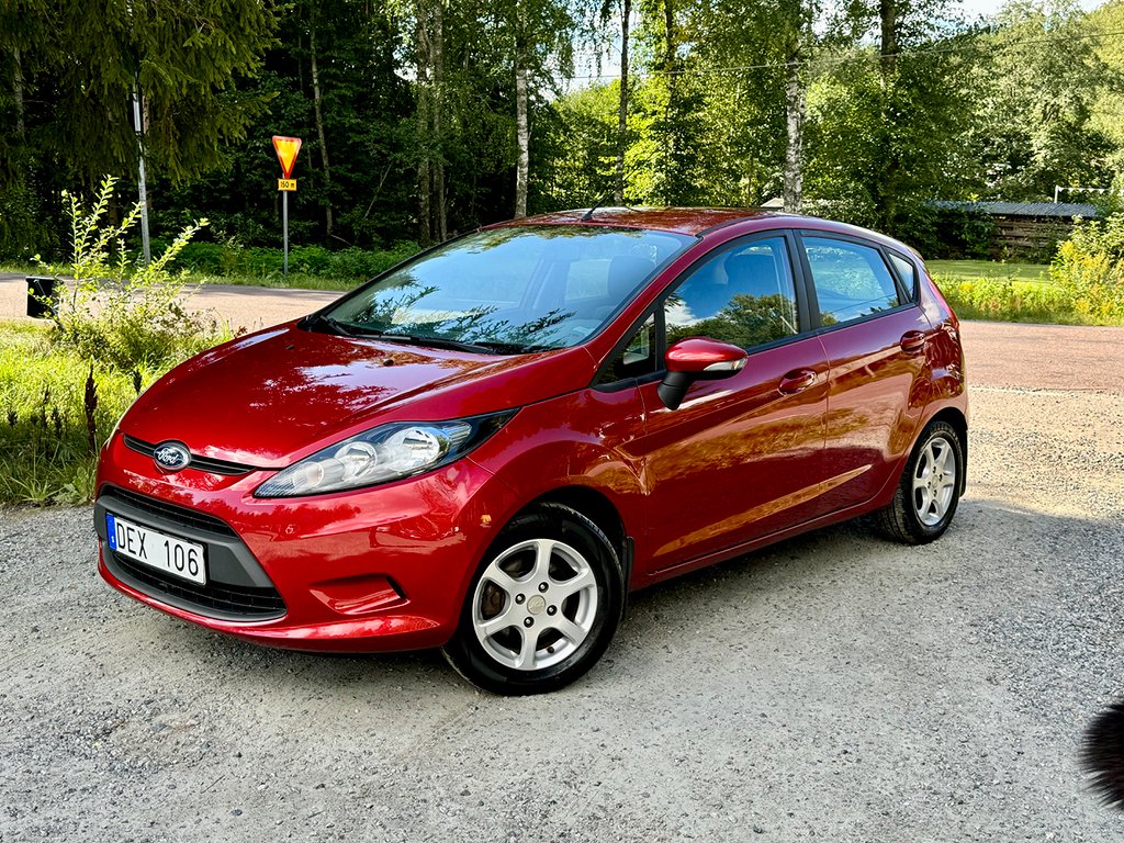 Ford Fiesta 5-dörrar 1.6 TDCi Trend. Dragkrok, S/V hjul, 