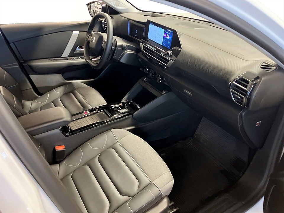 Bild på Citroën C4-X Shine 1.2 PT 130hk Aut B-KAMERA RATTVÄRME