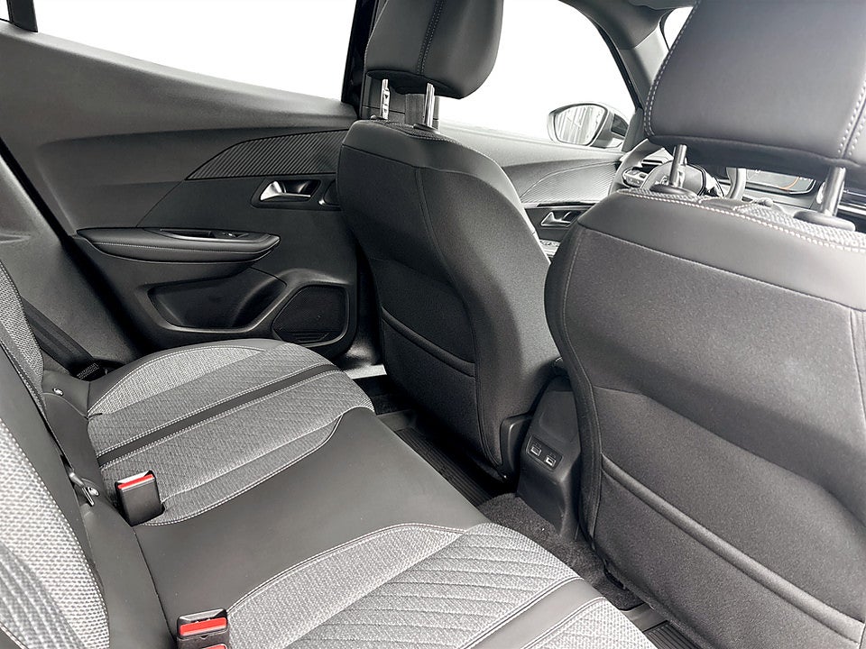 Bild på Peugeot 2008 Allure 1.2 PT 130hk B-KAMERA CARPLAY