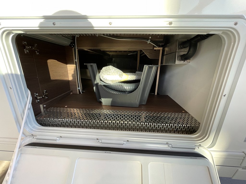 Adria Alpina 663 PT / Barnkammare / ALDE / Ugn / Queens-bed - Adria