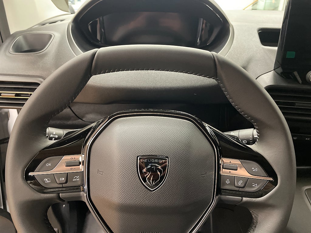 Bild på Peugeot Partner Plus 130hk Aut L2 - EDITION! SERVICE & VINTERHJUL INGÅR