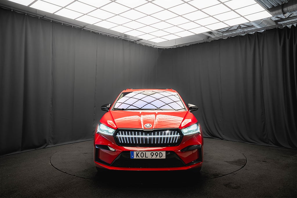 Skoda Enyaq iV 80x SPORTLINE DRAG 360 KAMERA HUD PANO 93% BATTERIHÄLSA