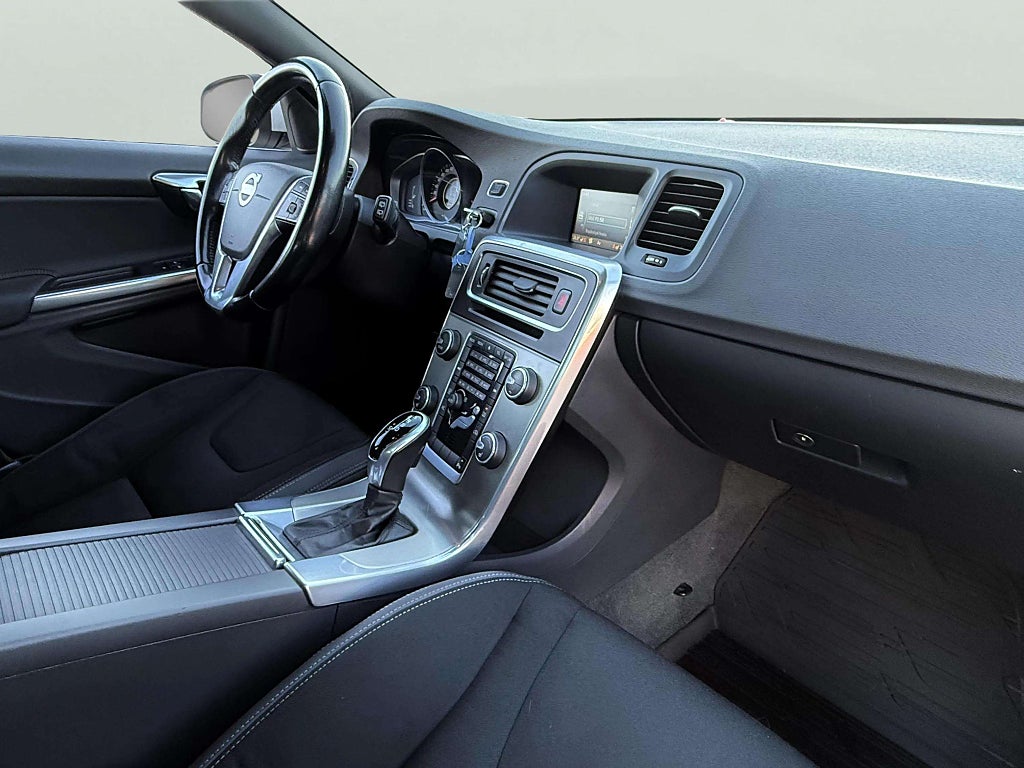 Volvo V60 D4 AWD Geartronic Dragkrok Nyservad V-hjul Värmare Hemleverans - miniatyr 14