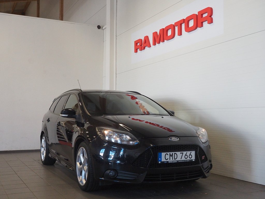 Ford Focus ST II Kombi 250hk |  P-Sensorer 2014