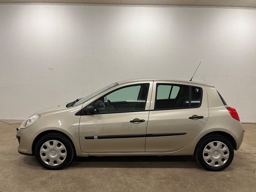 Renault Clio 7800mil, Nybes, Nyservad, Nya Däck