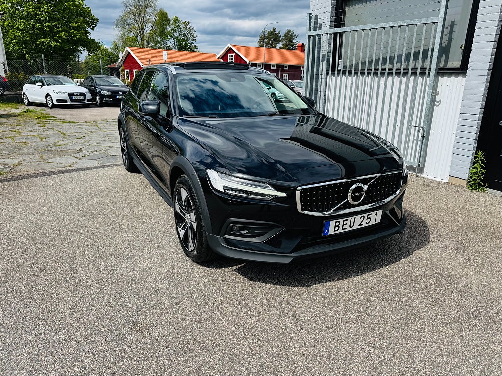 Volvo V60 Cross Country D4 190HK AWD AUTOMAT / PANORAMA / DRAG / VÄRMARE
