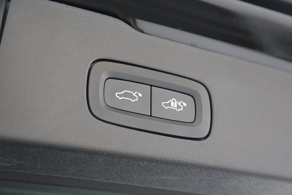 Volvo V60 Cross Country B4 Diesel 197hk Momentum AWD Aut Kamera VOC 2022