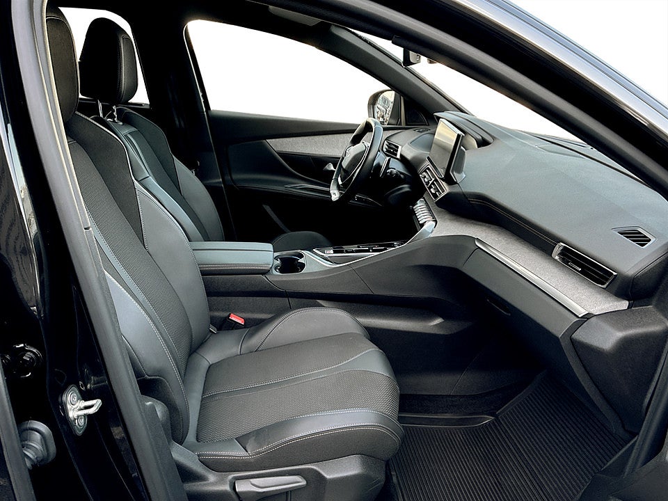 Bild på Peugeot 5008 GT 1.2 PT 130hk Aut 7-SITS B-KAMERA CARPLAY