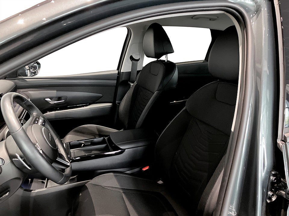 Bild på Hyundai Tucson Essential Hybrid 215hk Aut 4WD B-KAMERA CARPLAY