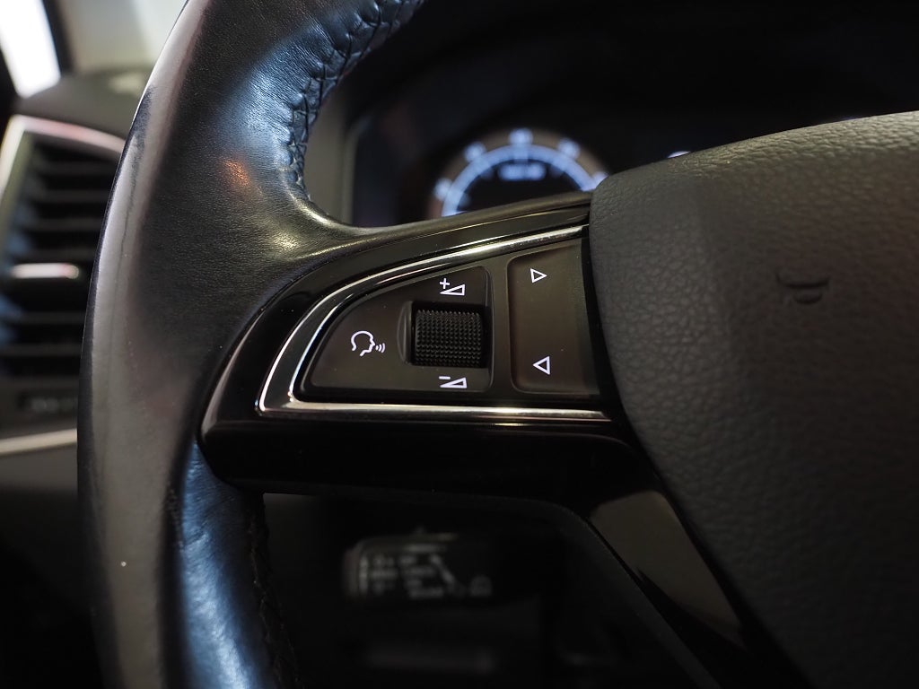 Skoda Karoq 1.0 TSI Ambition Euro 6 | P-Sensorer | Carplay | 2019