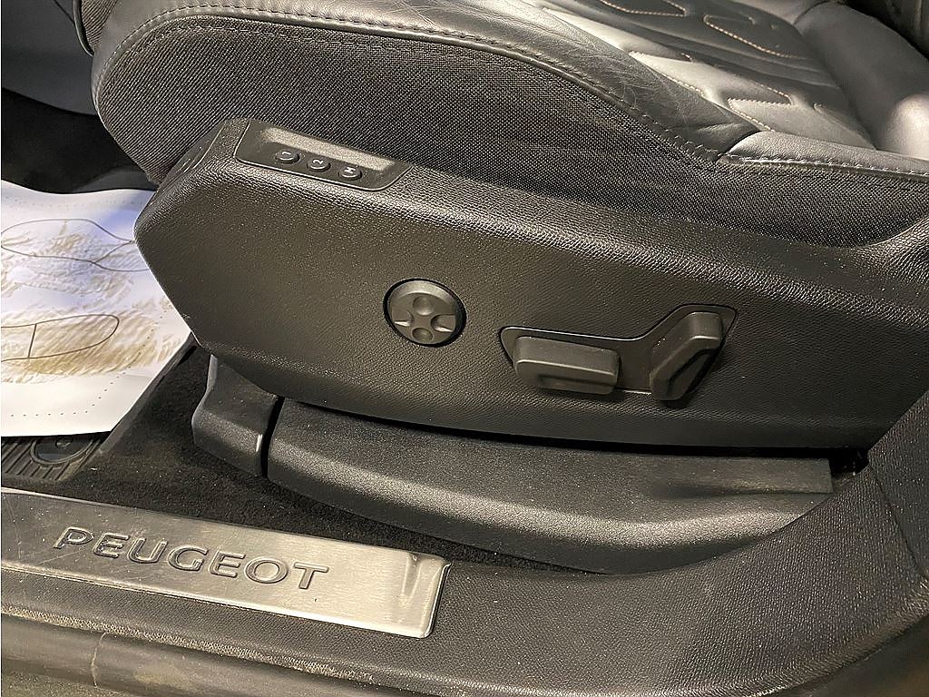 Bild på Peugeot 3008 GT 2.0 BHDi 180hk Aut - PANORAMA, SKINN