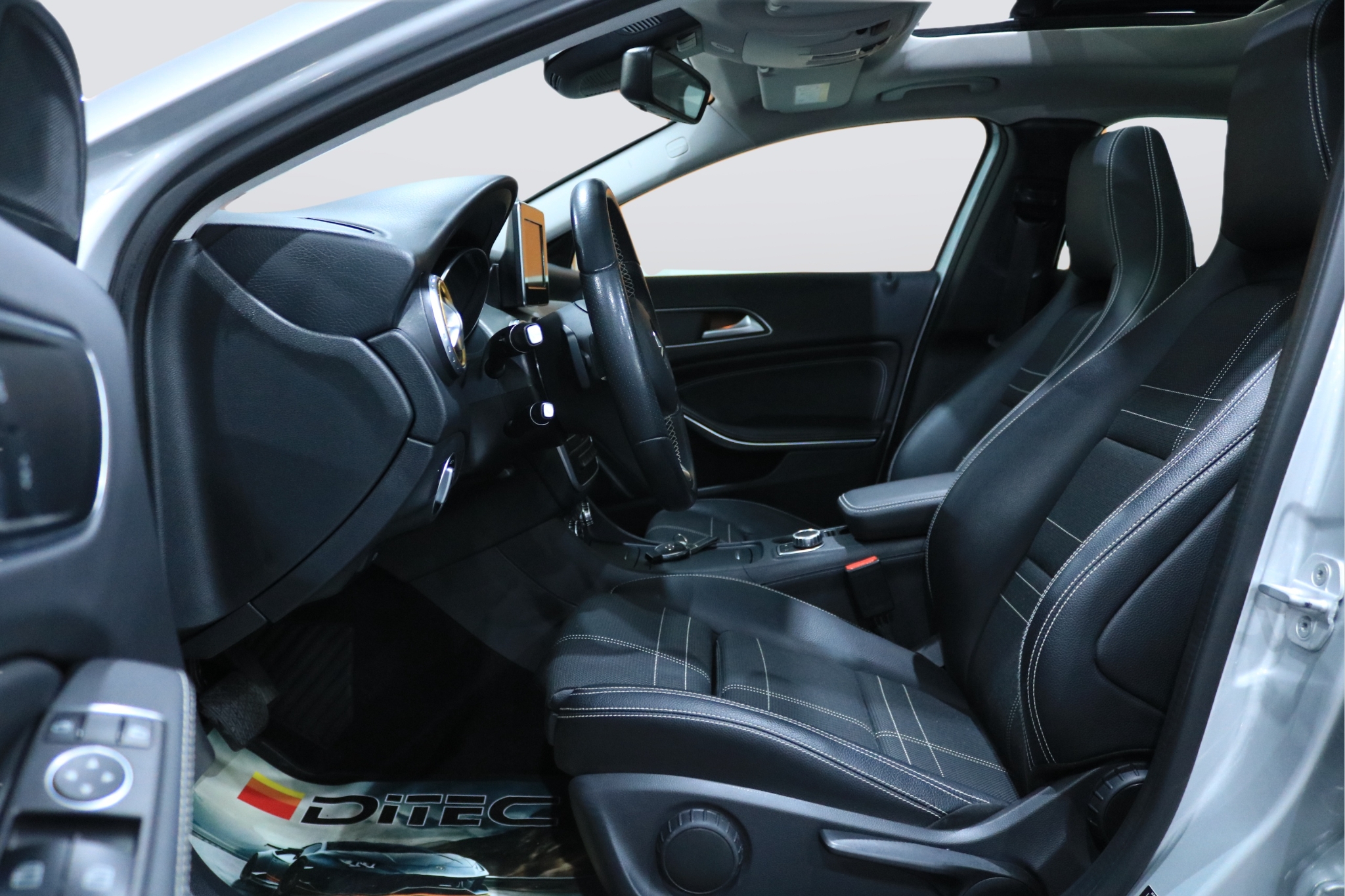 Mercedes-Benz GLA 200 7G-DCT Urban Line 2017, bild 5/51