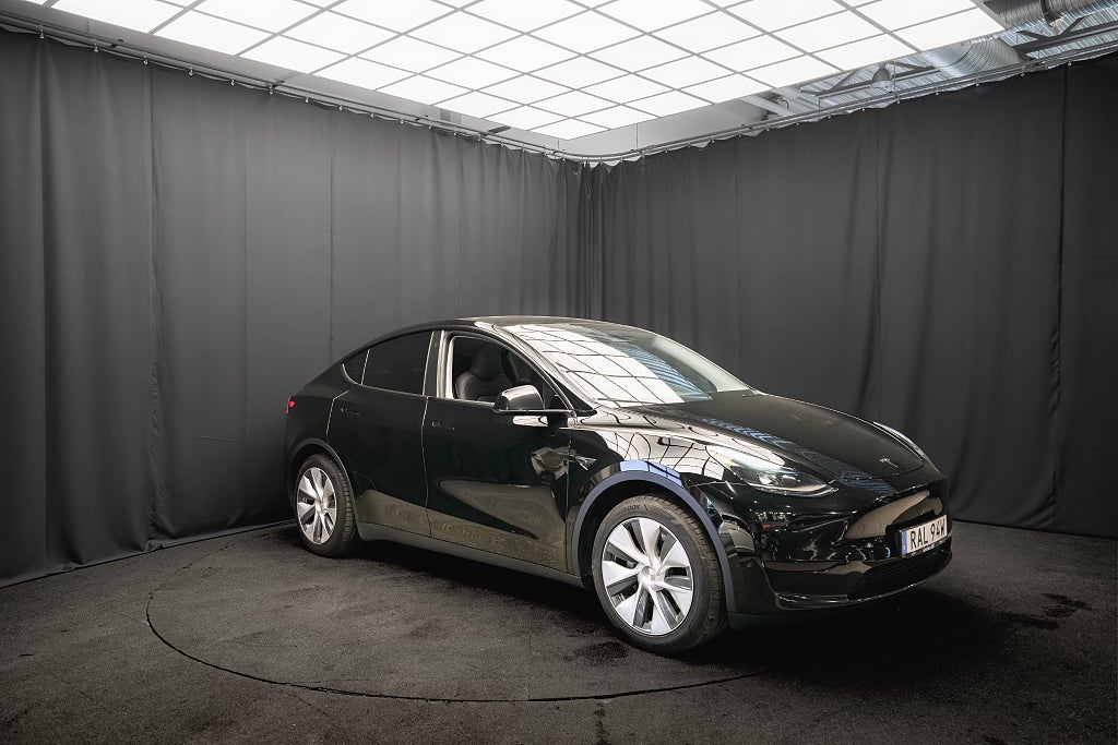 Tesla Model Y Standard Range DRAG PANO MOMS 1 ÄGARE LÄDER