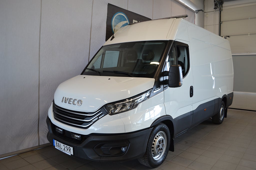 Iveco Daily Låg mil,  Automat, 12m³,  Drag - Perfekt arbetsbil