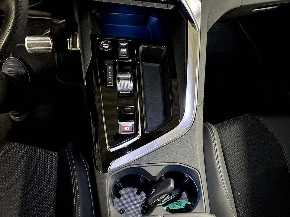 Bild på Peugeot 5008 GT 1.2 PT 130hk Aut 7-SITS B-KAMERA CARPLAY