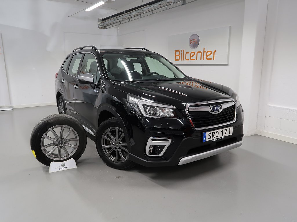 Subaru Forester *KAMPANJ* e-Boxer AWD V-Däck ingår Drag-Kamera-Värmare-Carplay-A