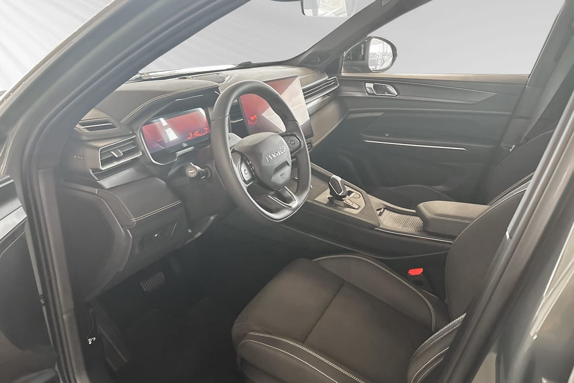 Lynk & Co 01 Core PHEV 2025, bild 6/10