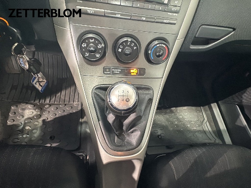 Halvkombi Toyota Auris 14 av 15