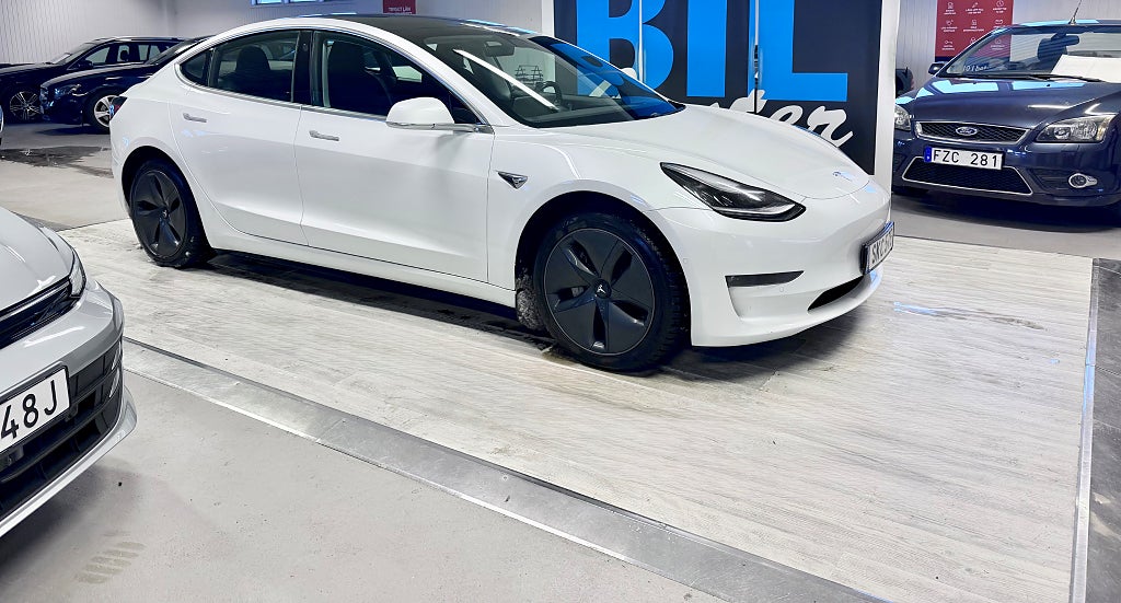 Tesla Model 3 Long Range AWD Panoramatak Vitmetallic