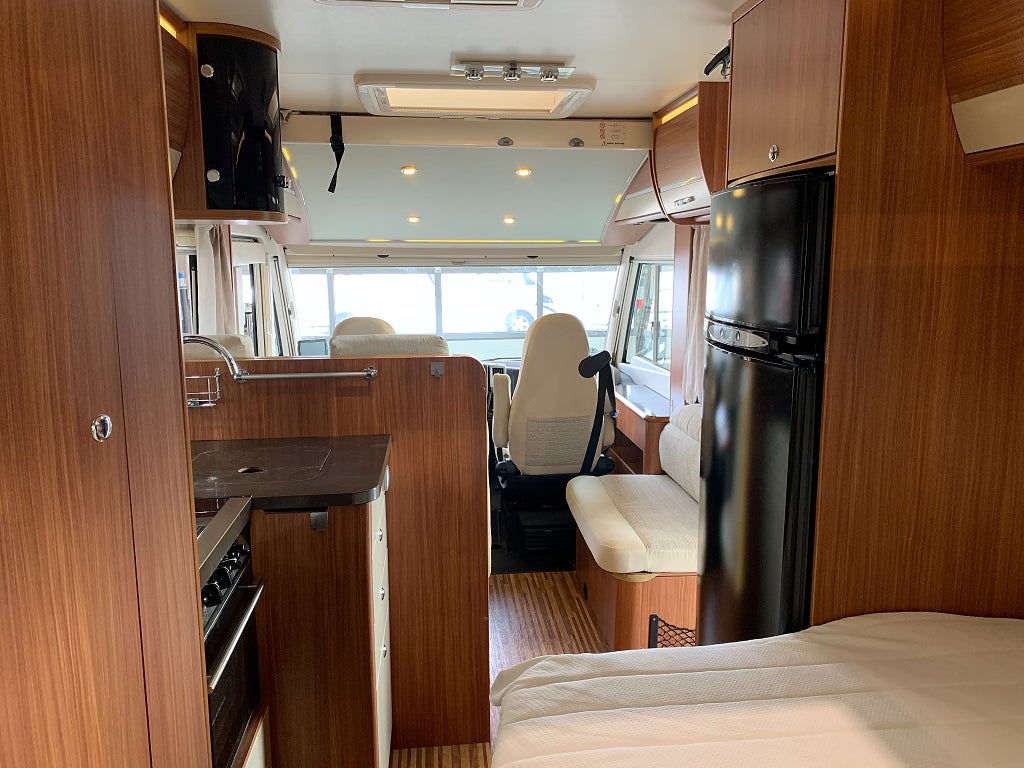 Adria Sonic i 700 ST / Solcell / Cykelställ / Taksäng / Ugn - Adria