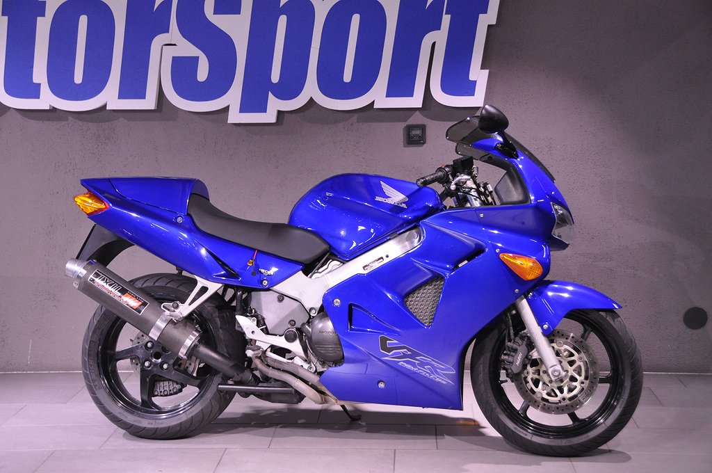 Honda VFR800FI *VÄLVÅRDAD*