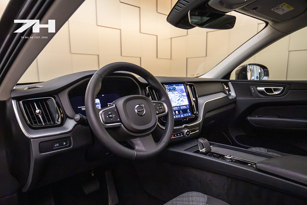 Volvo XC60 Recharge T6 AWD Core Pano Drag Pilot Assist Kamera