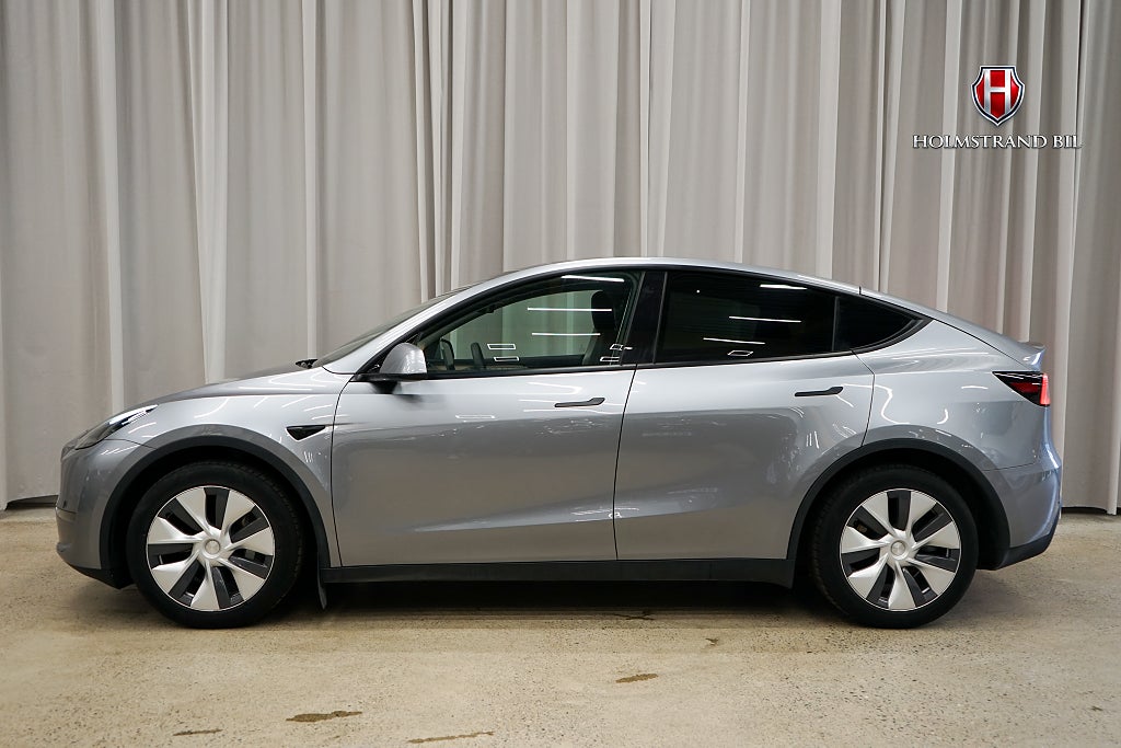 Tesla Model Y Long Range AWD Drag Värmepump Rattvärme Kamera MOMS