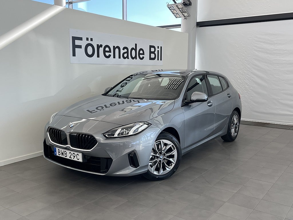 BMW 120 Automat  Rattvärme Backkamera 17" fr. 3 960 kr/mån 