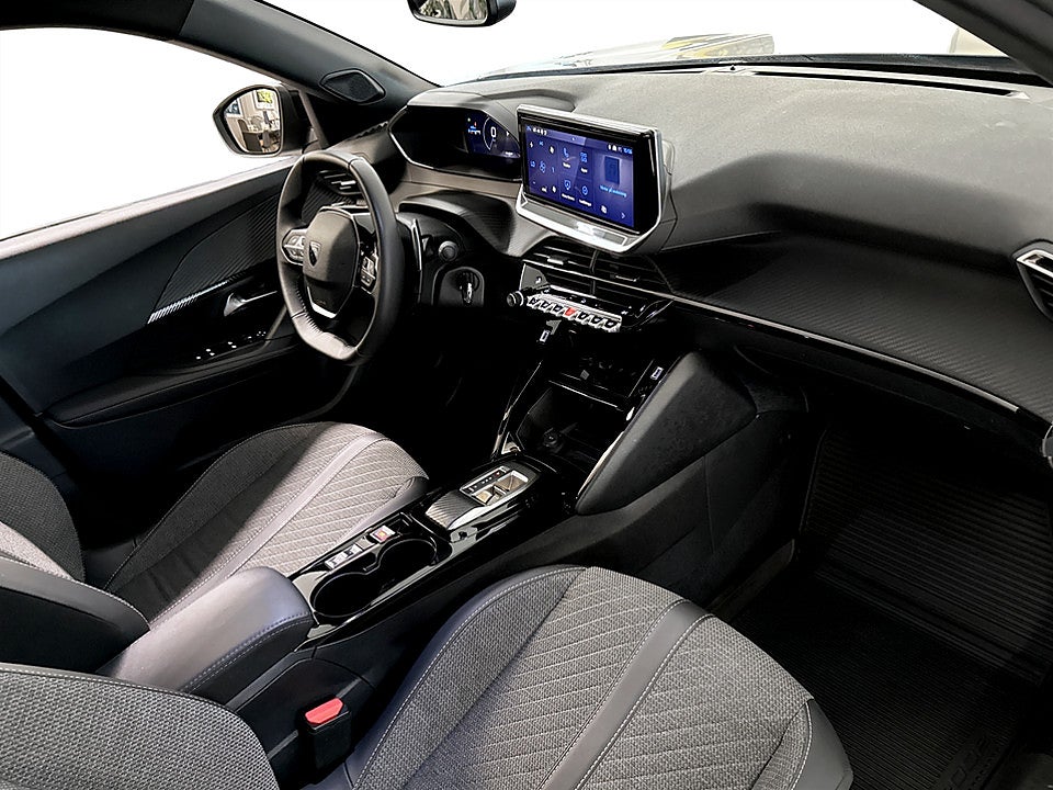 Bild på Peugeot 2008 Allure 1.2 PT 130hk B-KAMERA CARPLAY