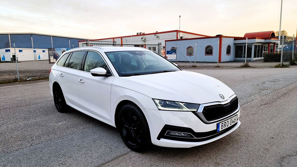 Skoda Octavia 2.0TDI Värmare Drag HUD Elstol  Style *Se Utr*