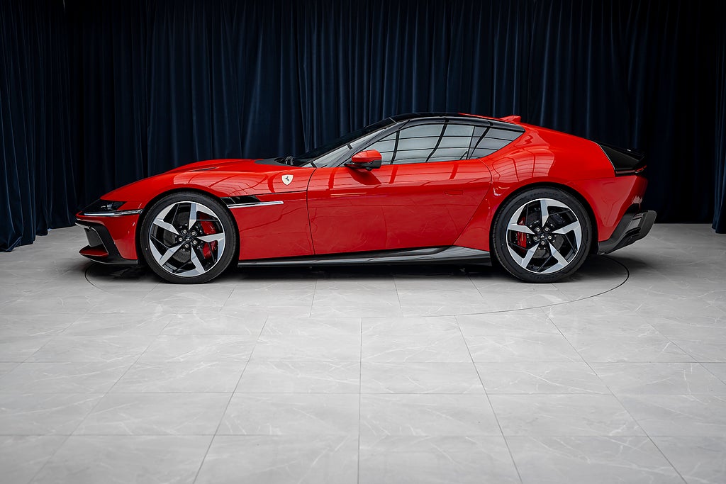 Ferrari 12Cilindri Coupe 6.5 V12 Rosso Corsa EXT/INT kolfiber MOMS LEASB