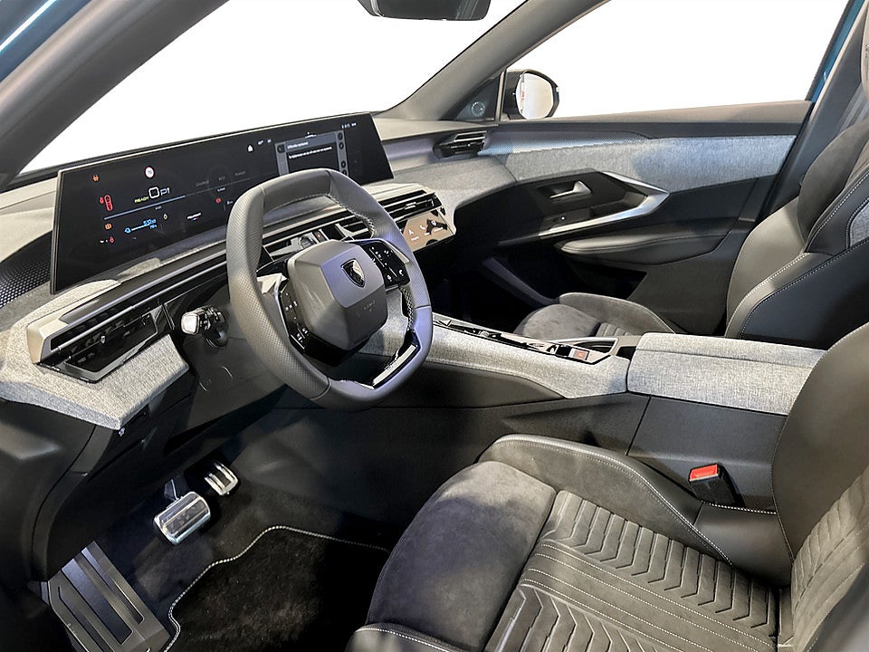 Bild på Peugeot E-3008 GT Ultimate Long Range - DEMO
