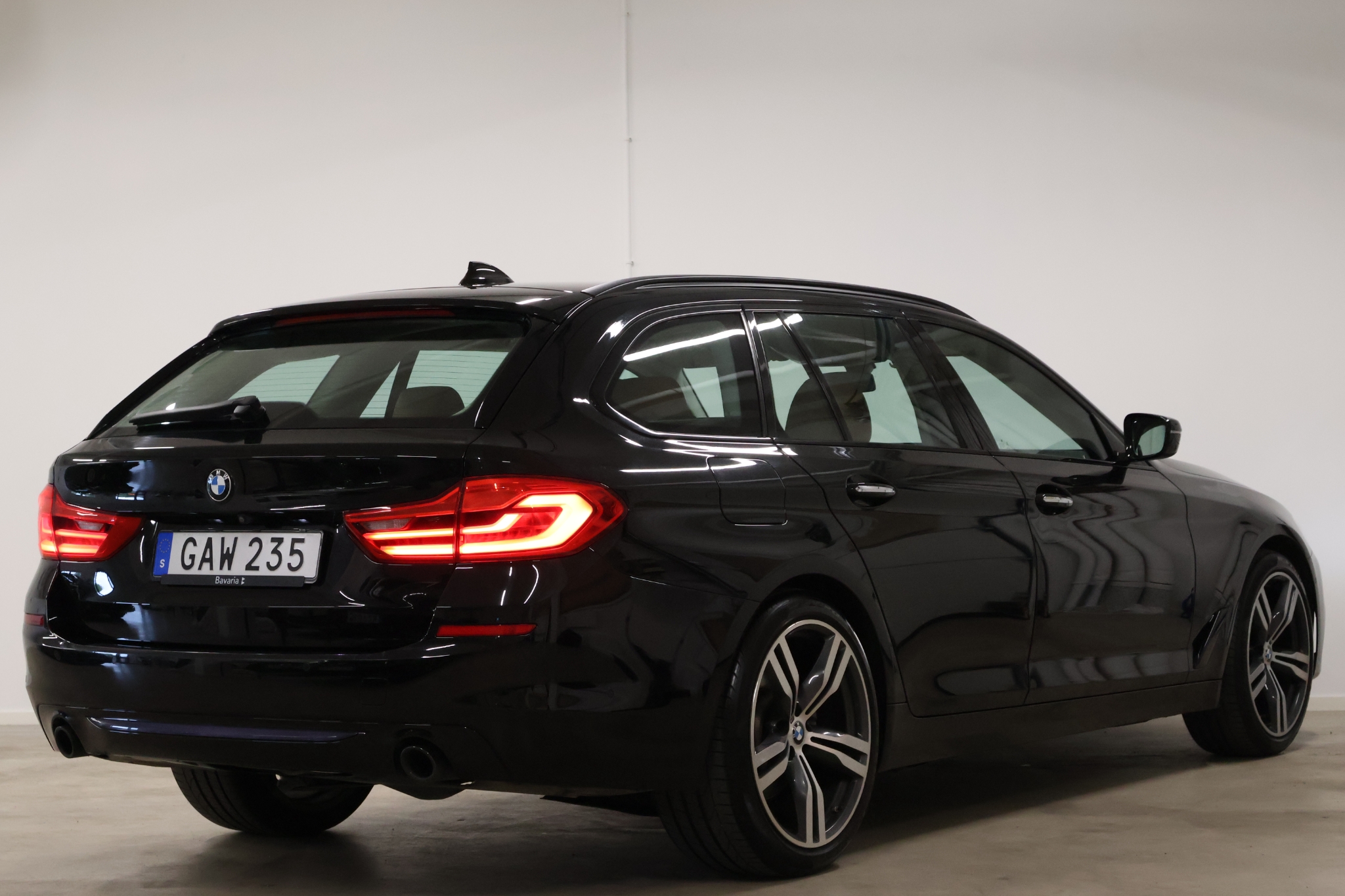 BMW 520 d AUT INDIVIDUAL 20" M-SPORT 2018, bild 5/63