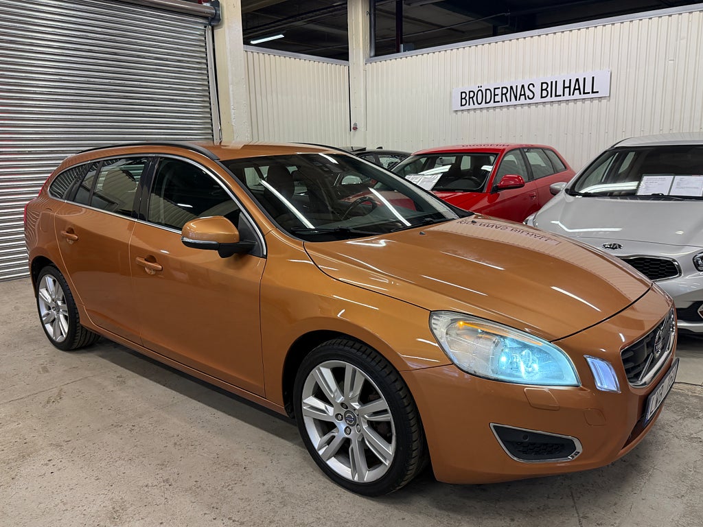 Volvo V60 T4F Momentum/ Värmare/ Blis/ B-kamera/ Lane assist/ GPS