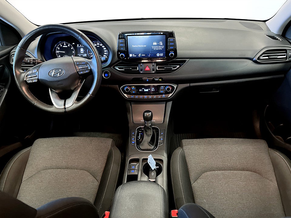 Bild på Hyundai i30 Essential 1.0 MHEV 120hk Aut B-KAMERA CARPLAY