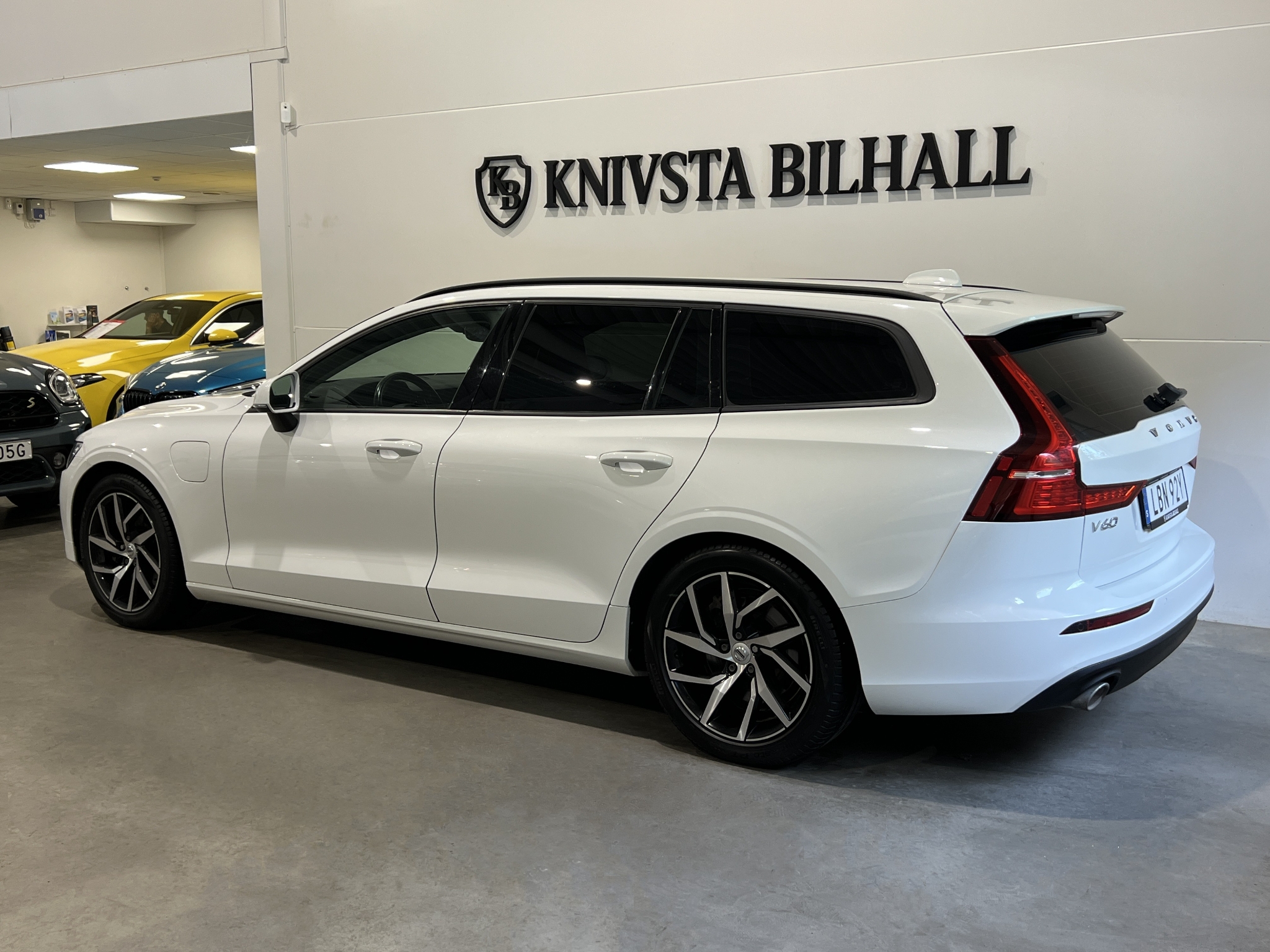 Volvo V60 2020, photo 2/56