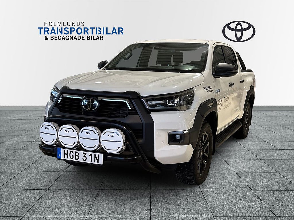 Toyota Hilux Dubbelhytt 2.8 MHEV 4WD INVINCIBLE KOMF.PAKET S&V-HJUL DRAG ROLL