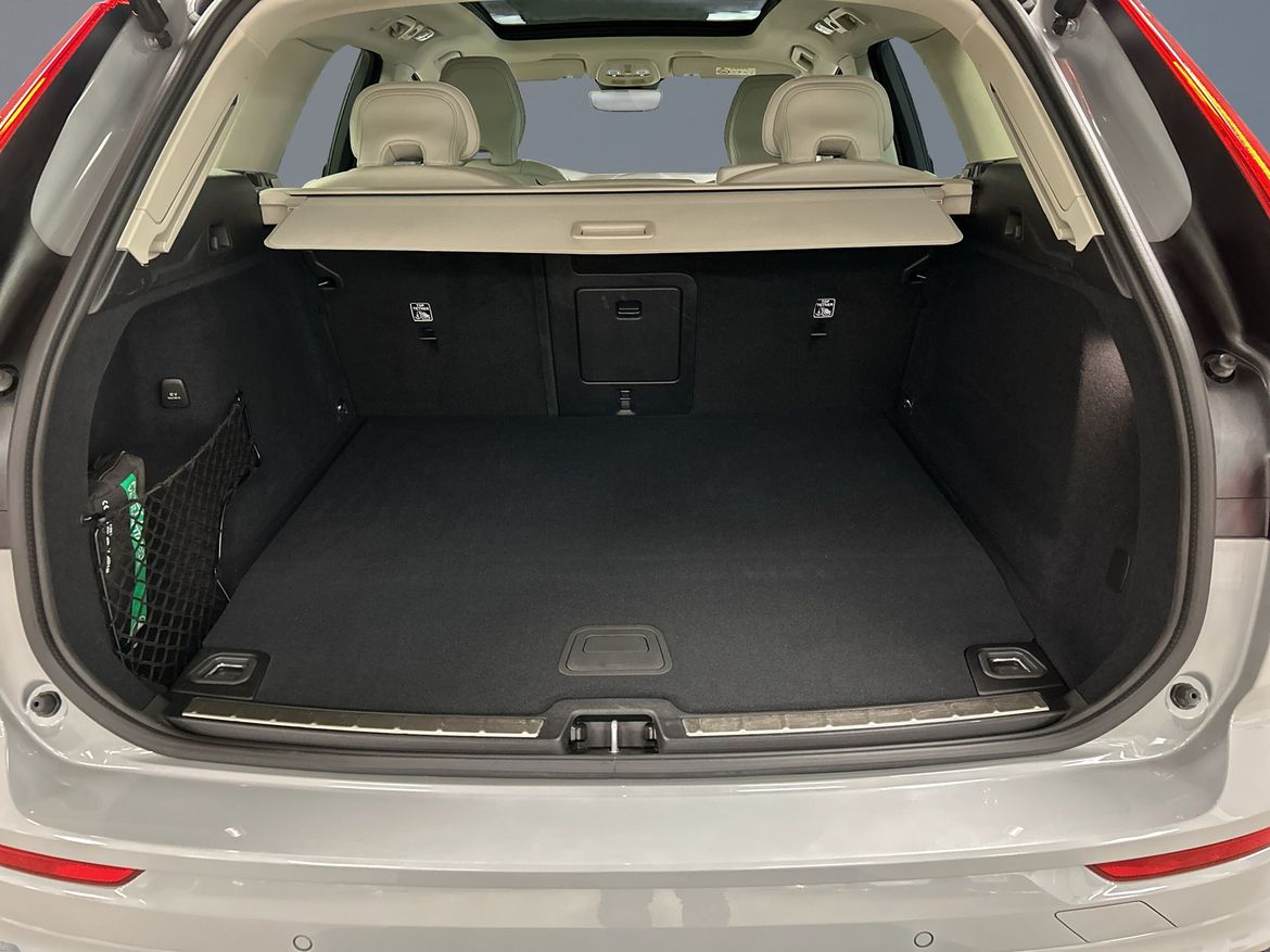 Volvo XC60 T6 AWD Plus Dark Edition 2025, bild 5/10